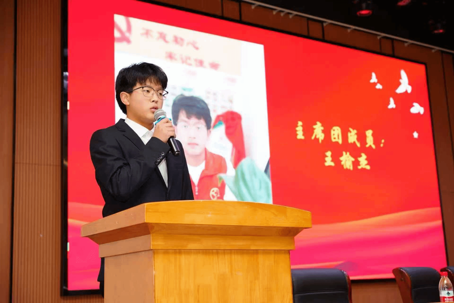 王榆杰:从“追光者”到“闪光者”