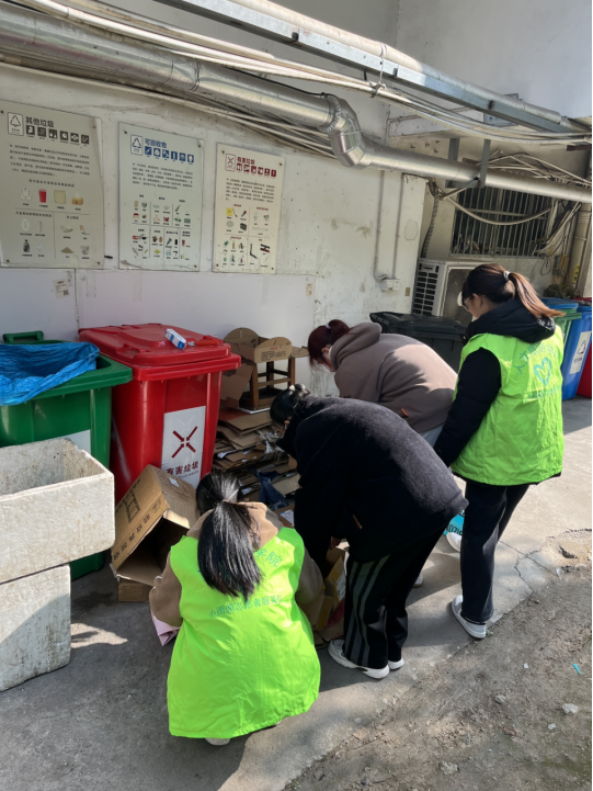 人文旅游学院开展宣传“垃圾分类”志愿服务活动